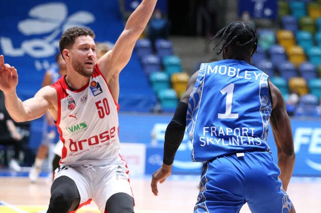 Basketball Bundesliga,Fraport Skyliners - Brose Bamberg,2021.02.09,GER, im Bacoul Joanic Gruettner,(Brose Bamberg, 50), Mobley Matt,(Fraport Skyliners, 1), ,Eibner-Pressefoto Uli Scherbaum Fraport Skyliners - Brose Bamberg Frankfurt Copyright: xEibner-Pressefoto UlrichxScherbax EP_usm