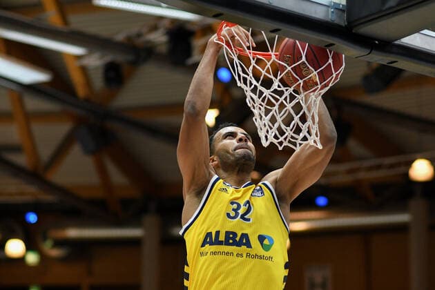 Johannes Thiemann (ALBA Berlin) am Korb, GER, HAKRO Merlins Crailsheim vs. Alba Berlin, 09.02.2021, 17. Spieltag easycredit Basketball Bundesliga, Spielzeit 2020 2021. GER, HAKRO Merlins Crailsheim vs. Alba Berlin, 09.02.2021, 17. Spieltag easycredit Basketball Bundesliga, Spielzeit 2020 2021. Crailsheim Copyright: xEibnerxPressefoto MichaelxMemmlerx EP_MMR