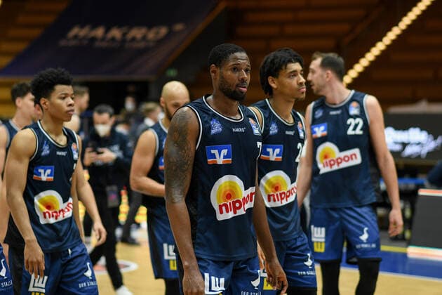 Haywood Highsmith (HAKRO Merlins Crailsheim), Jeremy Jones (HAKRO Merlins Crailsheim), Dejan Kovacevic (HAKRO Merlins Crailsheim), Trae Bell-Haynes (HAKRO Merlins Crailsheim) sind enttaeuscht ueber die Niederlage, GER, HAKRO Merlins Crailsheim vs. Alba Berlin, 09.02.2021, 17. Spieltag easycredit Basketball Bundesliga, Spielzeit 2020 2021. GER, HAKRO Merlins Crailsheim vs. Alba Berlin, 09.02.2021, 17. Spieltag easycredit Basketball Bundesliga, Spielzeit 2020 2021. Crailsheim Copyright: xEibnerxPressefoto MichaelxMemmlerx EP_MMR