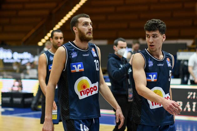 Radii Caisin (HAKRO Merlins Crailsheim) und Aleksa Kovacevic (HAKRO Merlins Crailsheim) sind enttaescht ueber die Niederlage, GER, HAKRO Merlins Crailsheim vs. Alba Berlin, 09.02.2021, 17. Spieltag easycredit Basketball Bundesliga, Spielzeit 2020 2021. GER, HAKRO Merlins Crailsheim vs. Alba Berlin, 09.02.2021, 17. Spieltag easycredit Basketball Bundesliga, Spielzeit 2020 2021. Crailsheim Copyright: xEibnerxPressefoto MichaelxMemmlerx EP_MMR