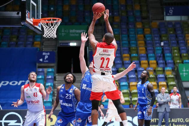 Basketball Bundesliga,Fraport Skyliners - Brose Bamberg,2021.02.09,GER, im Hall Devon,(Brose Bamberg, 22), ,Eibner-Pressefoto Uli Scherbaum Fraport Skyliners - Brose Bamberg Frankfurt Copyright: xEibner-Pressefoto UlrichxScherbax EP_usm
