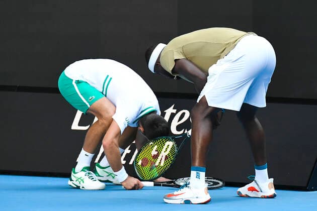 TENNIS AUSTRALIAN OPEN, Novak Djokovic of Serbia (left) and Frances Tiafoe of the United States of America search under a banner during their second Round Men s singles match on Day 3 of the Australian Open at Melbourne Park in Melbourne, Wednesday, February 10, 2021. ( NO ARCHIVING, EDITORIAL USE ONLY, NO USE IN BOOKS WITHOUT CONSENT MELBOURNE VIC AUSTRALIA  Copyright: xDAVExHUNTx 20210210001519570964