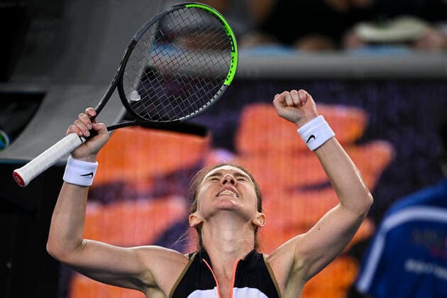 TENNIS AUSTRALIAN OPEN, Simona Halep of Romania celebrates after winning her second Round Women s singles match against Ajla Tomljanovic of Australia on Day 3 of the Australian Open at Melbourne Park in Melbourne, Wednesday, February 10, 2021. ( NO ARCHIVING, EDITORIAL USE ONLY, NO USE IN BOOKS WITHOUT CONSENT MELBOURNE VIC AUSTRALIA  Copyright: xDEANxLEWINSx 20210210001519603623