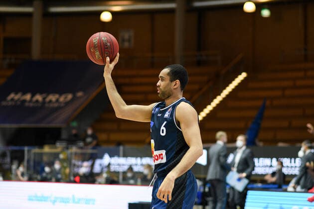 Elias Lasisi (HAKRO Merlins Crailsheim) am Ball, GER, HAKRO Merlins Crailsheim vs. Alba Berlin, 09.02.2021, 17. Spieltag easycredit Basketball Bundesliga, Spielzeit 2020 2021. GER, HAKRO Merlins Crailsheim vs. Alba Berlin, 09.02.2021, 17. Spieltag easycredit Basketball Bundesliga, Spielzeit 2020 2021. Crailsheim Copyright: xEibnerxPressefoto MichaelxMemmlerx EP_MMR