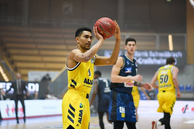 Maodo Lo (ALBA Berlin) am Ball, GER, HAKRO Merlins Crailsheim vs. Alba Berlin, 09.02.2021, 17. Spieltag easycredit Basketball Bundesliga, Spielzeit 2020 2021. GER, HAKRO Merlins Crailsheim vs. Alba Berlin, 09.02.2021, 17. Spieltag easycredit Basketball Bundesliga, Spielzeit 2020 2021. Crailsheim Copyright: xEibnerxPressefoto MichaelxMemmlerx EP_MMR