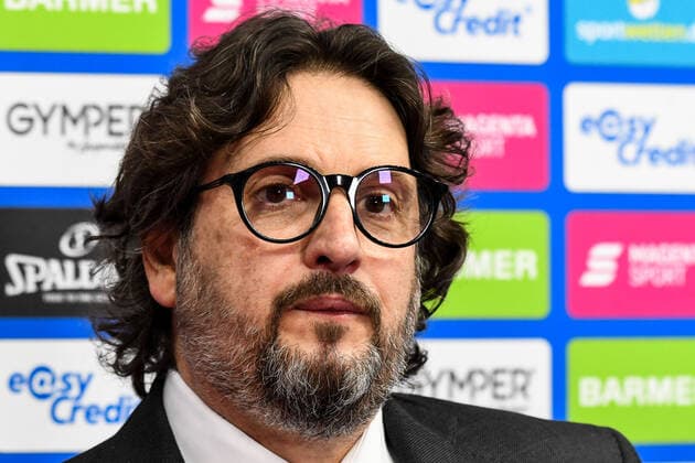 GER, BBL, ratiopharm ulm vs FC Bayern München Muenchen 09.02.2021, ratiopharm arena, Neu-Ulm, GER, BBL, ratiopharm ulm vs FC Bayern München Muenchen, im Bild Andrea Trinchieri (Bayern), Interview nach Spielende