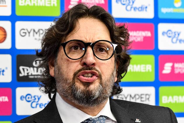 GER, BBL, ratiopharm ulm vs FC Bayern München Muenchen 09.02.2021, ratiopharm arena, Neu-Ulm, GER, BBL, ratiopharm ulm vs FC Bayern München Muenchen, im Bild Andrea Trinchieri (Bayern), Interview nach Spielende