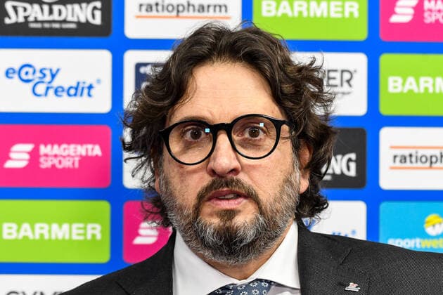 GER, BBL, ratiopharm ulm vs FC Bayern München Muenchen 09.02.2021, ratiopharm arena, Neu-Ulm, GER, BBL, ratiopharm ulm vs FC Bayern München Muenchen, im Bild Andrea Trinchieri (Bayern), Interview nach Spielende