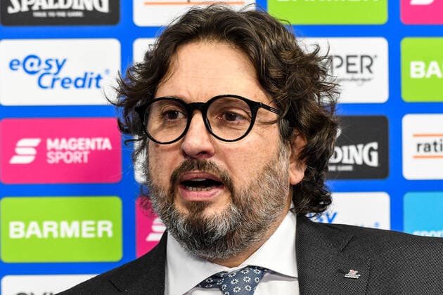 GER, BBL, ratiopharm ulm vs FC Bayern München Muenchen 09.02.2021, ratiopharm arena, Neu-Ulm, GER, BBL, ratiopharm ulm vs FC Bayern München Muenchen, im Bild Andrea Trinchieri (Bayern), Interview nach Spielende