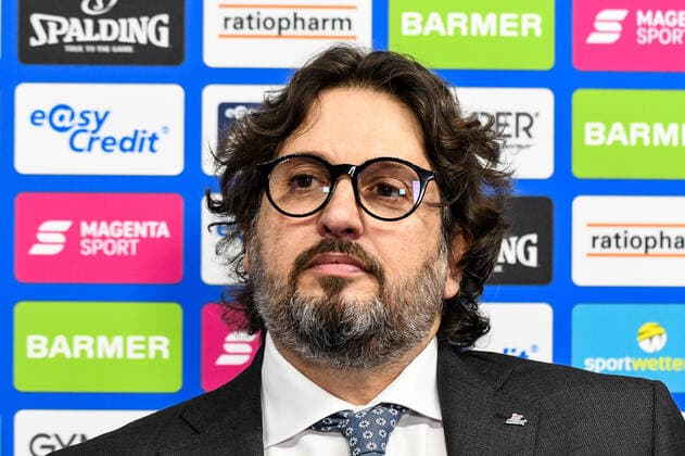 GER, BBL, ratiopharm ulm vs FC Bayern München Muenchen 09.02.2021, ratiopharm arena, Neu-Ulm, GER, BBL, ratiopharm ulm vs FC Bayern München Muenchen, im Bild Andrea Trinchieri (Bayern), Interview nach Spielende
