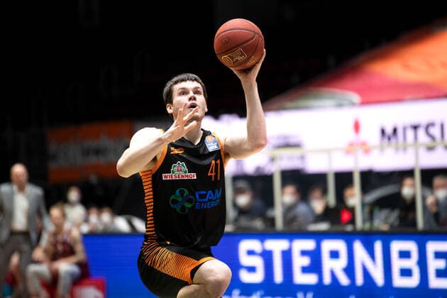 easycredit BBL Saison 2020 2021 17. Spieltag am 10.2.2021 NINERS Chemnitz vs RASTA Vechta Will Vorhess (Rasta Vechta) beim Korbleger Messe Chemnitz