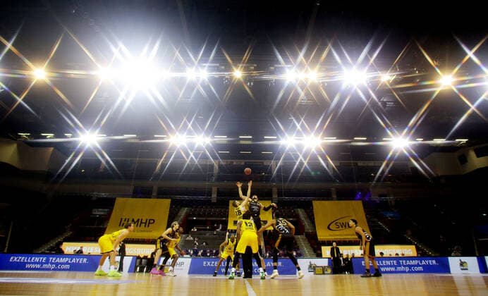 Ludwigsburg , Basketball easyCredit BBL Bundesliga , MHP RIESEN Ludwigsburg vs. Basketball Löwen Braunschweig , Feature Symbolbild Tip-Off