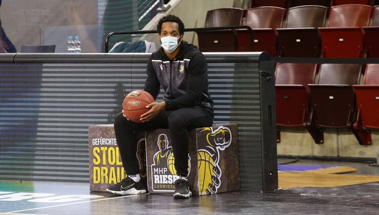 Ludwigsburg , Basketball easyCredit BBL Bundesliga , MHP RIESEN Ludwigsburg vs. Basketball Löwen Braunschweig ,Barry Brown ( Riesen )
