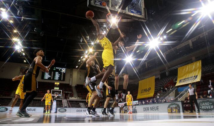 Ludwigsburg , Basketball easyCredit BBL Bundesliga , MHP RIESEN Ludwigsburg vs. Basketball Löwen Braunschweig , mitte: Jaleen Smith ( Riesen )