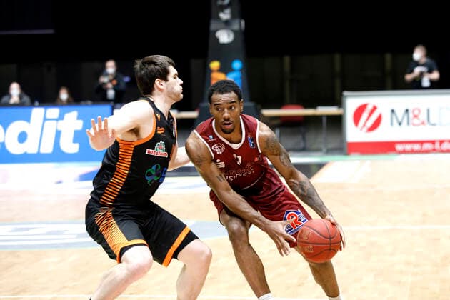 10.02.2021, easyCredit Basketball Bundesliga, BBL, Saison 2020 2021, Herren, Chemnitz Niners - Rasta Vechta Isiaha Mike, Niners Chemnitz, Will Vorhees, Rasta Vechta Chemnitz Messe Chemnitz Sachsen Germany