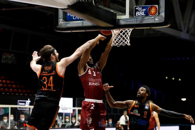 10.02.2021, easyCredit Basketball Bundesliga, BBL, Saison 2020 2021, Herren, Chemnitz Niners - Rasta Vechta Jesse Hunt, Rasta Vechta, Terrell Harris, Niners Chemnitz Chemnitz Messe Chemnitz Sachsen Germany