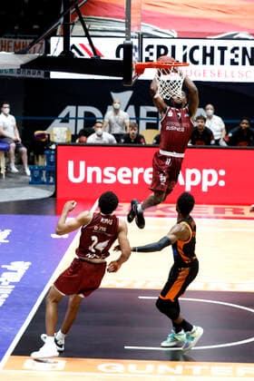 10.02.2021, easyCredit Basketball Bundesliga, BBL, Saison 2020 2021, Herren, Chemnitz Niners - Rasta Vechta George King, Niners Chemnitz, Isiaha Mike, Niners Chemnitz Chemnitz Messe Chemnitz Sachsen Germany