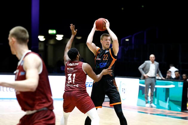 10.02.2021, easyCredit Basketball Bundesliga, BBL, Saison 2020 2021, Herren, Chemnitz Niners - Rasta Vechta Björn Rohwer, Rasta Vechta, Joe Lawson, Niners Chemnitz Chemnitz Messe Chemnitz Sachsen Germany