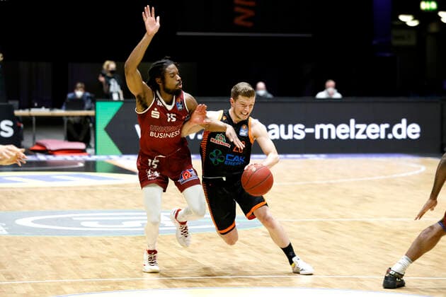 10.02.2021, easyCredit Basketball Bundesliga, BBL, Saison 2020 2021, Herren, Chemnitz Niners - Rasta Vechta Marcus Thornton, Niners Chemnitz, Jannes Hundt, Rasta Vechta Chemnitz Messe Chemnitz Sachsen Germany