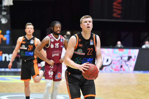 Chemnitz, Deutschland 10. Februar 2021: BBL - 2020 2021 - Niners Chemnitz vs. Rasta Vechta Freiwurf von Björn Bjoern Rohwer (Vechta), Copyright: xFotostandx xDostmannx