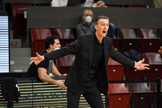 Pete Strobl (Basketball Loewen Braunschweig) gibt Anweisungen, GER, MHP Riesen Ludwigsburg vs. Basketball Loewen Braunschweig, 10.02.2021, 17. Spieltag easycredit Basketball Bundesliga, Spielzeit 2020 2021. GER, MHP Riesen Ludwigsburg vs. Basketball Loewen Braunschweig, 10.02.2021, 17. Spieltag easycredit Basketball Bundesliga, Spielzeit 2020 2021 Ludwigsburg Copyright: xEibnerxPressefoto MichaelxMemmlerx EP_MMR