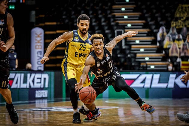 Basketball Oldenburg 10.02.2021 Saison 2020 2021 easyCredit BBL: 17. Spieltag: EWE Baskets - Hamburg Towers Basketball Oldenburg 10.02.2021 Saison 2020 2021 easyCredit BBL: 17. Spieltag: EWE Baskets - Hamburg Towers 55, Phil Pressey, EWE Baskets Oldenburg T 0 TJ Shorts, Towers Hamburg nur redaktionelle Verwendung - kommerzielle Verwendung Nutzung nur nach Absprache mit dem Fotografen Oldenburg Deutschland
