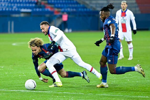 Fußball, Coupe de France, SM Caen - Paris St. Germain Neymar Jr (PSG) vs Alexis Beka Beka (Caen) FOOTBALL : SM Caen vs PSG - 1 32 de Finale - Coupe de France - 10 02 2021 JBAutissier Panoramic 