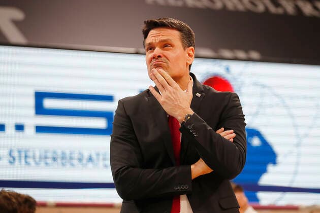 17. Spieltag der easyCredit BBL Basketball Bundesliga in der Oberfrankenhalle in Bayreuth Bayern Deutschland Saison 2020-2021 Medi Bayreuth gegen BG Goettingen Raoul Korner (Medi Bayreuth) Trainer