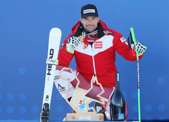 Bilder des Jahres 2021, Sport 02 Februar Sport Themen der Woche KW06 Sport Bilder des Tages ALPINE SKIING - FIS World Ski Championships Cortina D Ampezzo CORTINA D AMPEZZO,ITALY,11.FEB.21 - ALPINE SKIING - FIS Alpine World Ski Championships, Super G, men. Image shows the rejoicing of Vincent Kriechmayr (AUT). Keywords: medal. GEPAxpictures xThomasxBachun
