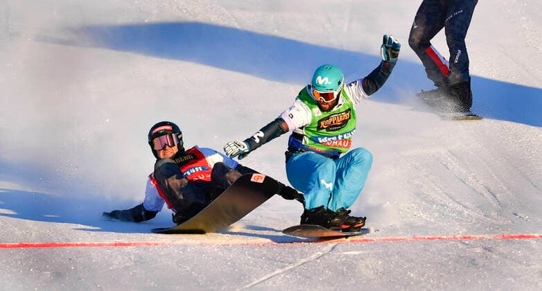 Bilder des Jahres 2021, Sport 02 Februar Sport Themen der Woche KW06 Lucas Eguibar, Spain, green vest right, wins before Alessandro Haemmerle, Austria, the men s big final at the FIS Snowboard Cross World Championships in Idre, Sweden, on Feb. 11, 2021. Photo Anders Wiklund TT code 10040 IDER SWEDEN x10040x *** Lucas Eguibar, Spain, green vest right, wins before Alessandro Haemmerle, Austria, the men s big final at the FIS Snowboard Cross World Championships in Idre, Sweden, on Feb 11, 2021 Photo Anders Wiklund TT code 10040 IDER SWEDEN x10040x,  Copyright: xAndersxWiklund TTx SWEDEN SNOWBOARD CROSSWC