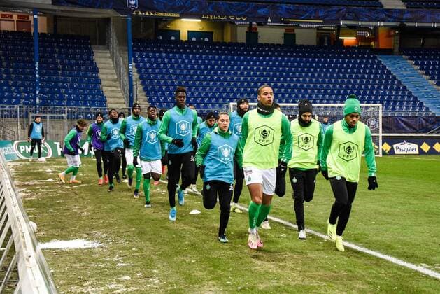 Equipe de Saint Etienne - Ambiance - Kevin Monnet Paquet ( Saint Etienne ) - Arnaud Nordin ( Saint Etienne ) - Echauffement - FOOTBALL : Sochaux vs Saint Etienne - Coupe de France - Sochaux - 11 02 2021 FedericoPestellini Panoramic 