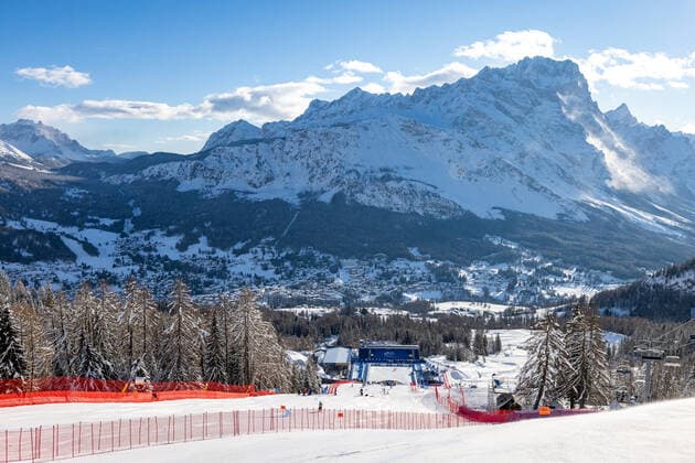 11.02.2021, Cortina, ITA, FIS Weltmeisterschaften Ski Alpin, Super G, Damen, im Bild Übersicht Cortina und Stadio delle Tofane Overview Cortina and Stadio delle Tofane during the womens Super G of FIS Alpine Ski World Championships 2021 in Cortina, Italy on 2021 02 11. **** ONLY GER;FRA;ITA;ESP;SUISSE;GBR **** Cortina *** 11 02 2021, Cortina, ITA, FIS Alpine World Ski Championships, Super G, Women, in picture Overview Cortina and Stadio delle Tofane Overview Cortina and Stadio delle Tofane during the womens Super G of FIS Alpine Ski World Championships 2021 in Cortina, Italy on 2021 02 11 ONLY GER FRA ITA ESP SUISSE GBR Cortina  EP_gro  