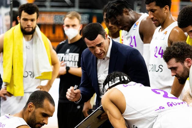 Roel Moors (BG Goettingen Head Coach) brieft sein Team GER, Ratiopharm Ulm vs. BG Goettingen, easycredit 1.Bundesliga Basketball,18.Spieltag, Saison 2020 21, 12.02.2021 Ratiopharm Ulm vs. BG Goettingen, 1.Basketball Bundesliga Neu-Ulm Copyright: xEibner-Pressefoto RogerxBuerkex EP_EER