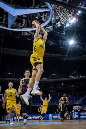Basketball Berlin 12.02.2021 Saison 2020 2021 BBL 1. Bundesliga easyCredit-BBL Alba Berlin - medi Bayreuth Simone Fontecchio (Alba Berlin, No.20)