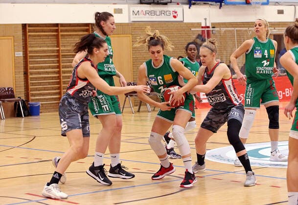 12.02.2021, xovx, Basketball Damen, DBBL, 1. Bundesliga, BC Pharmaserv Marburg - TSV 1880 Wasserburg v.l. Margearet Mulligan (TSV 1880 Wasserburg), Johanna Klug (BC Pharmaserv Marburg), Theresa Simon (BC Pharmaserv Marburg), Laura Hebecker (TSV 1880 Wasserburg), Marie Bertholdt (BC Pharmaserv Marburg) Marburg Sporthalle Georg-Gaßmann-Stadion Hessen Deutschland (DE)