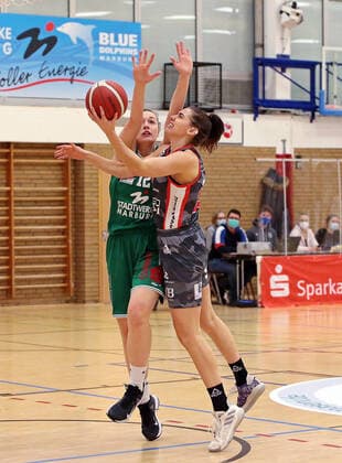 12.02.2021, xovx, Basketball Damen, DBBL, 1. Bundesliga, BC Pharmaserv Marburg - TSV 1880 Wasserburg v.l. Johanna Klug (BC Pharmaserv Marburg), Margearet Mulligan (TSV 1880 Wasserburg) Marburg Sporthalle Georg-Gaßmann-Stadion Hessen Deutschland (DE)