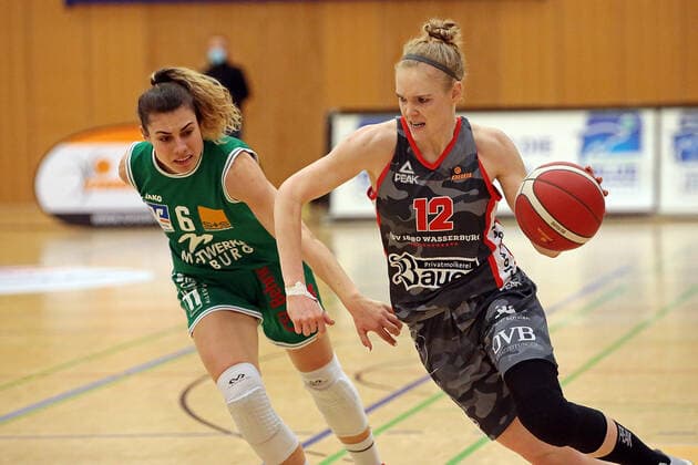 12.02.2021, xovx, Basketball Damen, DBBL, 1. Bundesliga, BC Pharmaserv Marburg - TSV 1880 Wasserburg v.l. Theresa Simon (BC Pharmaserv Marburg), Laura Hebecker (TSV 1880 Wasserburg) Marburg Sporthalle Georg-Gaßmann-Stadion Hessen Deutschland (DE)