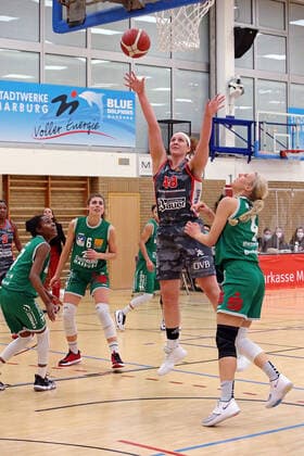 12.02.2021, xovx, Basketball Damen, DBBL, 1. Bundesliga, BC Pharmaserv Marburg - TSV 1880 Wasserburg v.l. Tonisha Baker (BC Pharmaserv Marburg), Theresa Simon (BC Pharmaserv Marburg), Anne Zipser (TSV 1880 Wasserburg), Marie Bertholdt (BC Pharmaserv Marburg) Marburg Sporthalle Georg-Gaßmann-Stadion Hessen Deutschland (DE)