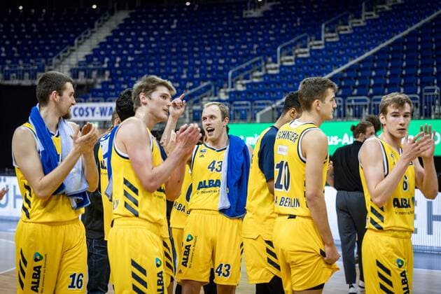 Basketball Berlin 12.02.2021 Saison 2020 2021 BBL 1. Bundesliga easyCredit-BBL Alba Berlin - medi Bayreuth Luke Sikma (Alba Berlin, No.43) mi. Jubel
