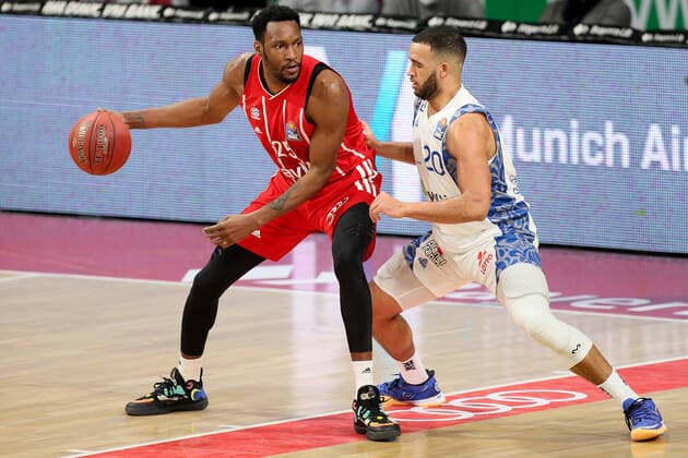 JaJuan Johnson (FCBB) im Zweikampf mit Rasheed Moore (Skyliners) waehrend dem 18.Spieltag in der Beko BBL Bundesliga am 12.02.2021. GER, Basketballl, Beko BBL Bundesliga, FC Bayern Basketball gegen Fraport Skyliners, 12.02.2021 Muenchen Copyright: xMarcelxEngelbrechtx Eibner-Pressefotox EP_met