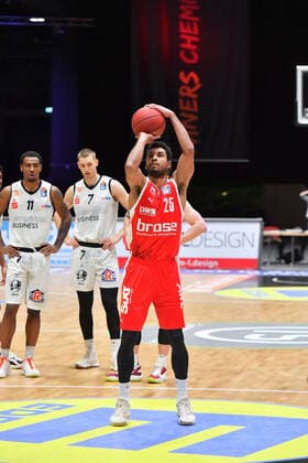 Chemnitz, Deutschland 12. Februar 2021: BBL - 2020 2021 - Niners Chemnitz vs. Brose Bamberg Kenneth Ogbe (Bamberg), Copyright: xFotostandx xDostmannx