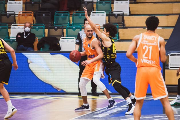 easyCredit-BBL: 18. Spieltag - RASTA Vechta vs. MHP RIESEN Ludwigsburg, 12.02.2021 Stefan Peno (RASTA Vechta, 4), Jonah Radebaugh (MHP RIESEN Ludwigsburg, 12); easyCredit-BBL: 18. Spieltag - RASTA Vechta vs. MHP RIESEN Ludwigsburg am 12.02.2021 in Vechta (RASTA Dome), Germany, Copyright: xBEAUTIFULxSPORTS Neddermannx