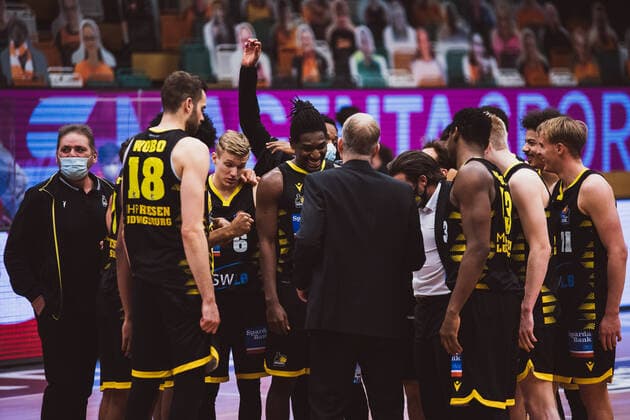 easyCredit-BBL: 18. Spieltag - RASTA Vechta vs. MHP RIESEN Ludwigsburg, 12.02.2021 Team der MHP RIESEN Ludwigsburg; easyCredit-BBL: 18. Spieltag - RASTA Vechta vs. MHP RIESEN Ludwigsburg am 12.02.2021 in Vechta (RASTA Dome), Germany, Copyright: xBEAUTIFULxSPORTS Neddermannx