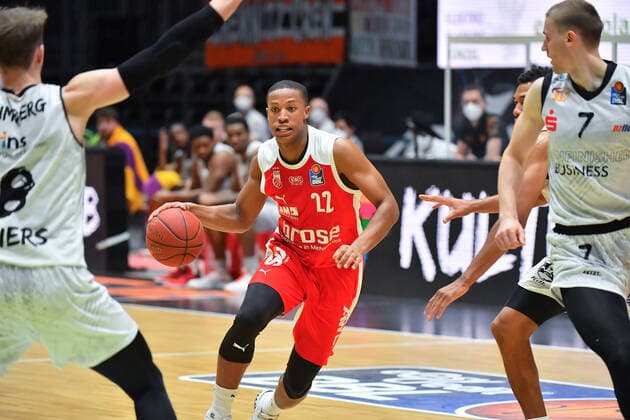 Chemnitz, Deutschland 12. Februar 2021: BBL - 2020 2021 - Niners Chemnitz vs. Brose Bamberg Devon Hall (Bamberg), Copyright: xFotostandx xDostmannx