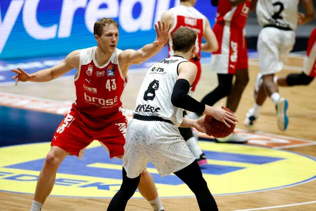 12.02.2021, easyCredit Basketball Bundesliga, BBL, Saison 2020 2021, Herren, Chemnitz Niners - Brose Bamberg Jan Niklas Wimberg, Niners Chemnitz, Christian Sengfelder, Brose Bamberg Chemnitz Messe Chemnitz Sachsen Germany