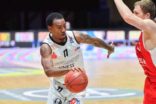 Chemnitz, Deutschland 12. Februar 2021: BBL - 2020 2021 - Niners Chemnitz vs. Brose Bamberg Isiaha Mike (Chemnitz), Copyright: xFotostandx xDostmannx