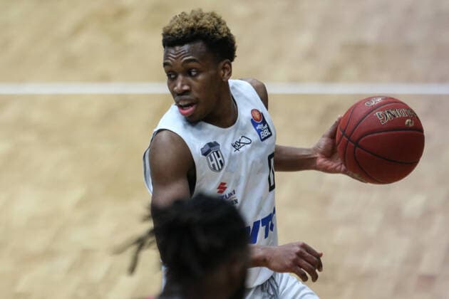 Basketball: Deutschland, 1. Bundesliga, Hamburg Towers - Telekom Baskets Bonn, Hamburg, 12.02.2021 TJ Shorts (Towers, r.)