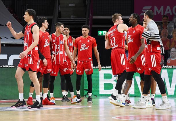 12.02.2021, xemx, Basketball BBL Bundesliga, FC Bayern Muenchen Basketball - Fraport Skyliners emspor, v.l. jubeln jubelt nach Spielende celebrate at the end of the match. Muenchen