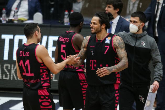 Basketball: Deutschland, 1. Bundesliga, Hamburg Towers - Telekom Baskets Bonn, Hamburg, 12.02.2021 Jubel von Chris Babb (Bonn)