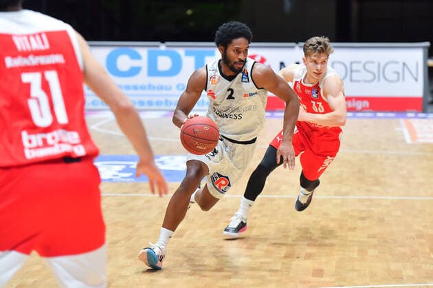 Chemnitz, Deutschland 12. Februar 2021: BBL - 2020 2021 - Niners Chemnitz vs. Brose Bamberg Harris Terrell (Chemnitz), Copyright: xFotostandx xDostmannx